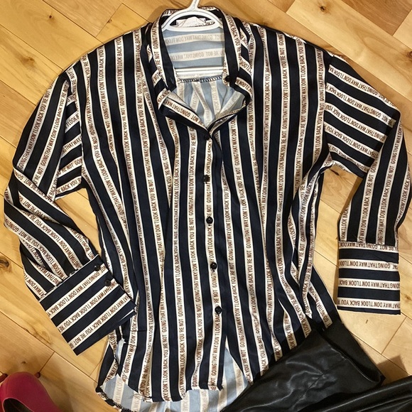 YiRenZui blouse oversized button down top size medium - Picture 3 of 6